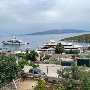 κάντε κράτηση εδώ